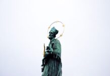 Wat is Saints and Stars en waarom raakt het steeds populairder? Wat is Saints and Stars en waarom raakt het steeds populairder?
